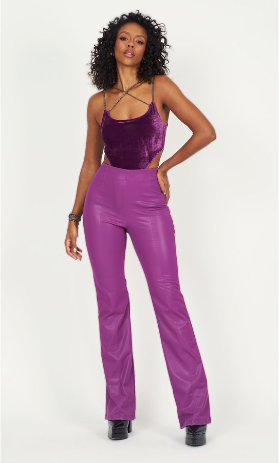 13010199-calca-flare-faux-leather-estruturada-roxo-1